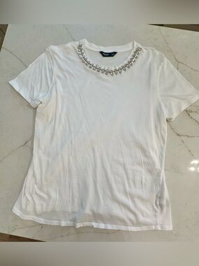 Vera Wang White Short Sleeve Tee with Crystal Necklace Trim